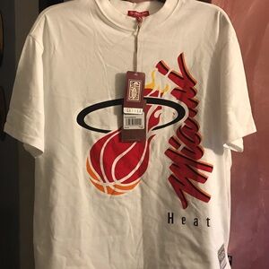 Women’s Medium Miami Heat Graphic T-Shirt retro brand new with tags nba bask